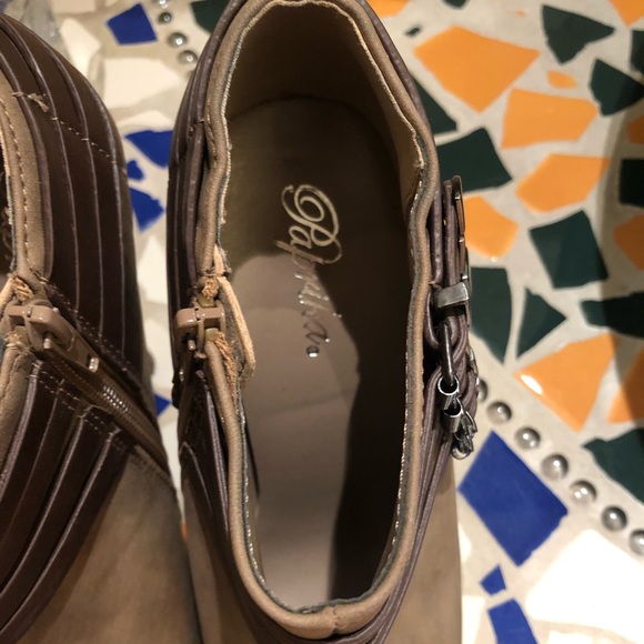 Beautiful buckled booties - Picture 3 of 4